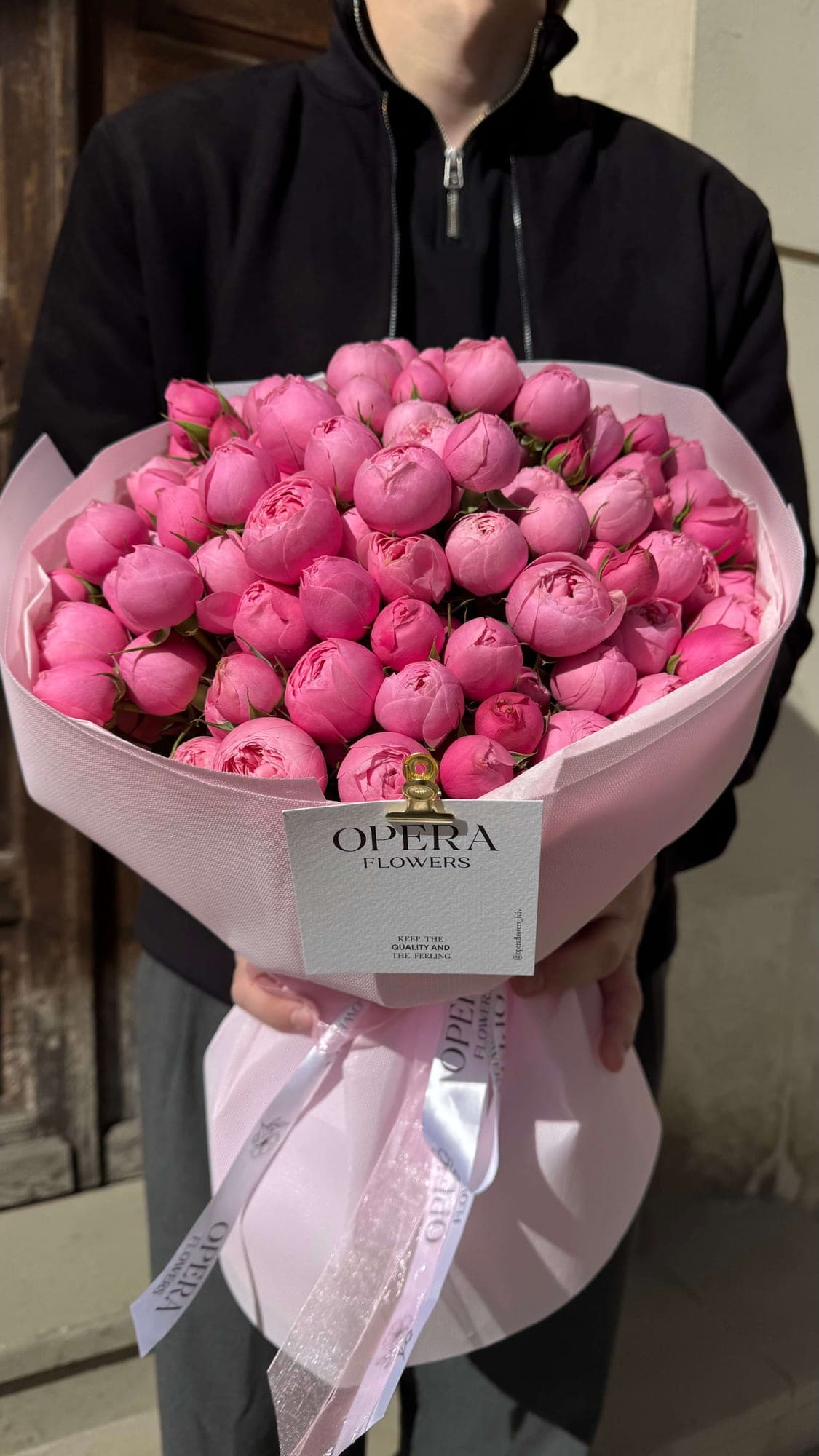 Opera Flowers - троянди