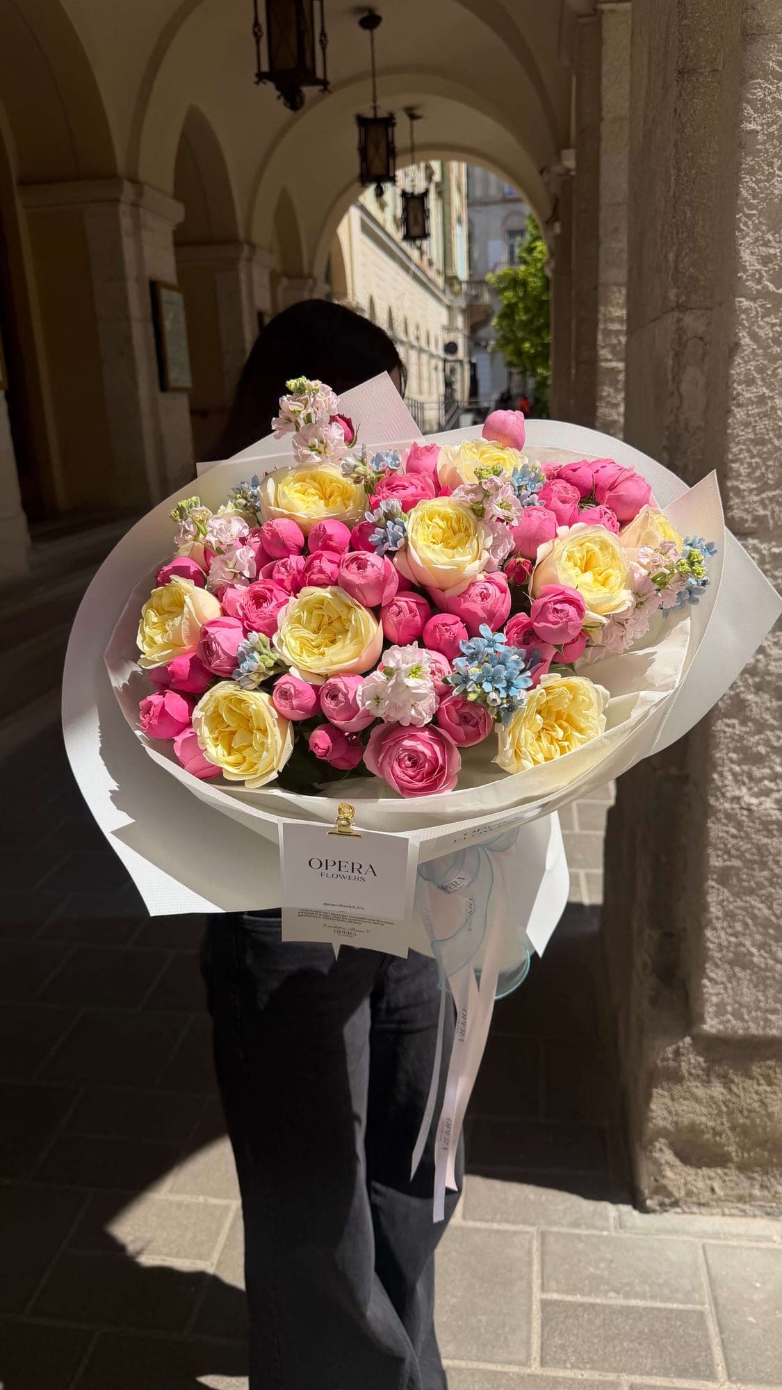 Opera Flowers - лізіантус